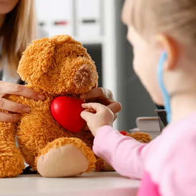 ¿Qué especialista trata el síndrome de dificultad respiratoria neonatal?