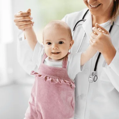 ¿Qué especialista trata los trastornos metabólicos neonatales?